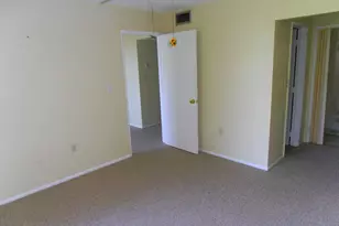 9451 Evergreen Pl, Davie, FL 33324 - Photo 5