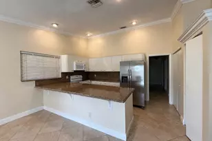 400 Sequoia Ln, Boca Raton, FL 33487 - Photo 3