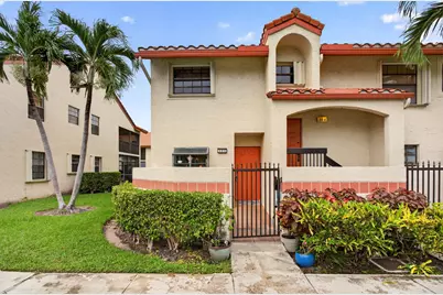 305 Congressional Way, Deerfield Beach, FL 33442 - Photo 1