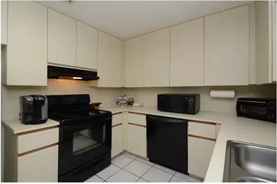 1371 Cottonwood Circle, Weston, FL 33326 - Photo 11