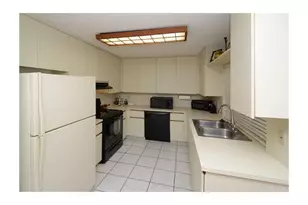 1371 Cottonwood Cir, Weston, FL 33326 - Photo 9
