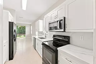 813 Pipers Cay Dr, West Palm Beach, FL 33415 - Photo 7
