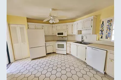 6 Greenway Village N #105, Royal Palm Beach, FL 33411 - Photo 7