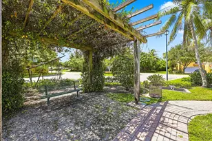813 Pipers Cay Dr, West Palm Beach, FL 33415 - Photo 39