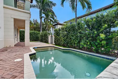 125 NW Gardener Street, Boca Raton, FL 33432 - Photo 9