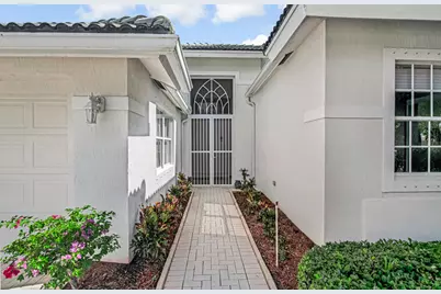 9152 Bay Harbour Circle, West Palm Beach, FL 33411 - Photo 5