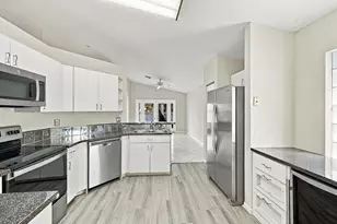 10627 NW 7th St, Pembroke Pines, FL 33026 - Photo 15