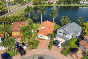 10627 NW 7th St, Pembroke Pines, FL 33026 - Photo 5