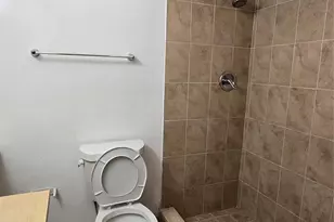 2421 N 40th Ave, Hollywood, FL 33021 - Photo 17