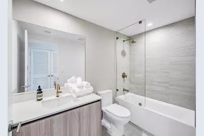 77 SE 5th Street #2407, Miami, FL 33131 - Photo 17