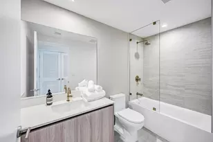 77 SE 5th St, Miami, FL 33131 - Photo 17