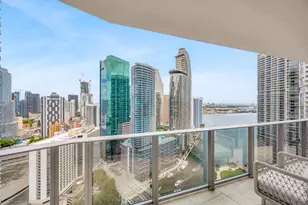 77 SE 5th St, Miami, FL 33131 - Photo 23