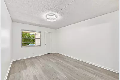2035 Newcastle B, Boca Raton, FL 33434 - Photo 11