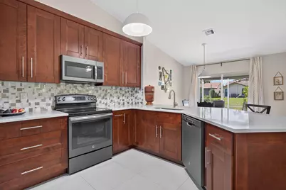2007 Discovery Circle E, Deerfield Beach, FL 33442 - Photo 5