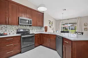 2007 Discovery Cir E, Deerfield Beach, FL 33442 - Photo 5