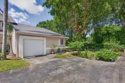 2007 Discovery Circle E, Deerfield Beach, FL 33442 - Photo 3