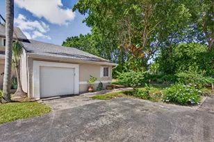2007 Discovery Cir E, Deerfield Beach, FL 33442 - Photo 3