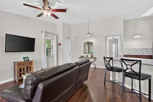 2007 Discovery Cir E, Deerfield Beach, FL 33442 - Photo 11
