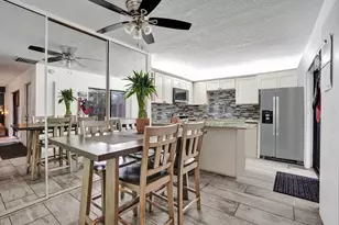 9993 NW 7th St, Plantation, FL 33324 - Photo 5
