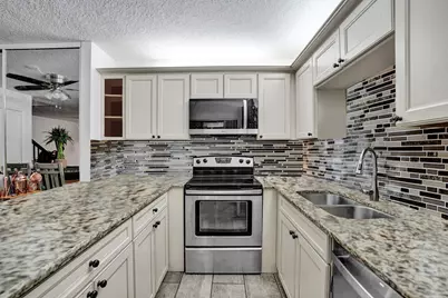 9993 NW 7th Street, Plantation, FL 33324 - Photo 7