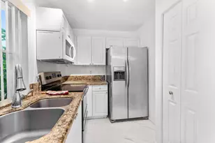 190 SE 2nd St, Deerfield Beach, FL 33441 - Photo 11