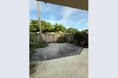31 Springdale Circle, Palm Springs, FL 33461 - Photo 23