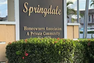31 Springdale Cir, Palm Springs, FL 33461 - Photo 25