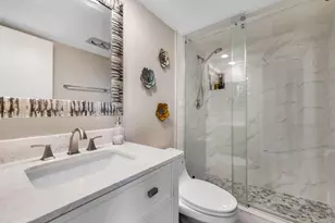 3960 Oaks Clubhouse Dr, Pompano Beach, FL 33069 - Photo 9