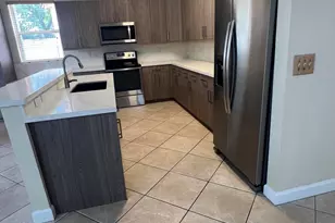 315 NW 158th Ln, Pembroke Pines, FL 33028 - Photo 9