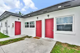 1725 NE 148th St, Miami, FL 33181 - Photo 3