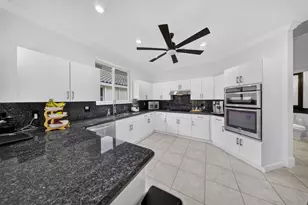 7690 La Corniche Cir, Boca Raton, FL 33433 - Photo 5