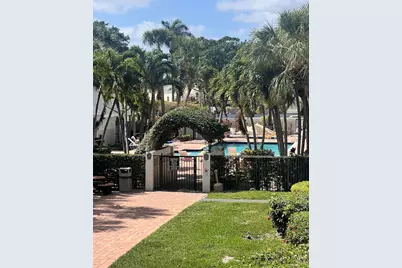 738 Executive Center Drive #32, West Palm Beach, FL 33401 - Photo 17