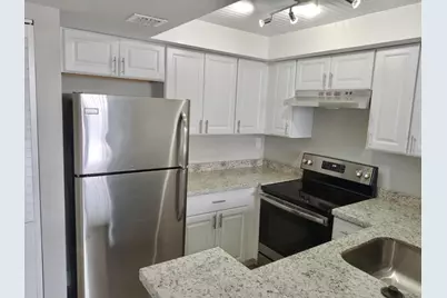 738 Executive Center Drive #32, West Palm Beach, FL 33401 - Photo 3