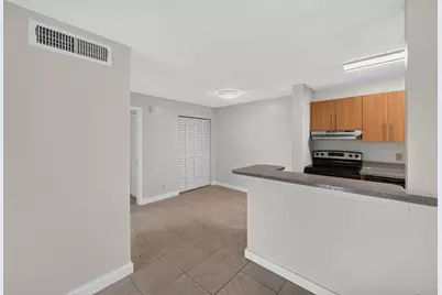 10717 E Cleary Boulevard E #106, Plantation, FL 33324 - Photo 11