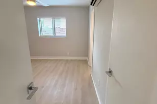 1273 NE 38th St, Oakland Park, FL 33334 - Photo 5
