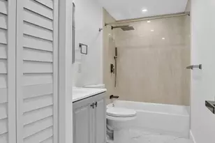 182 SW 6th St, Deerfield Beach, FL 33441 - Photo 17