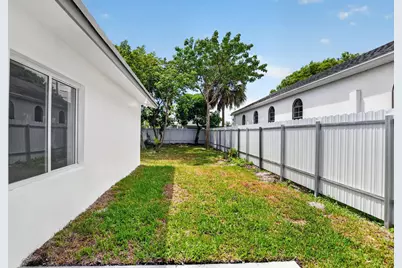 182 SW 6 Street, Deerfield Beach, FL 33441 - Photo 31