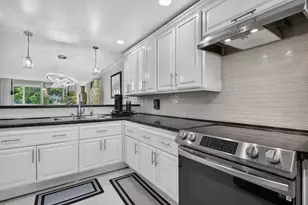 9201 Sunrise Lakes Blvd, Sunrise, FL 33322 - Photo 9