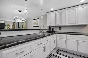 9201 Sunrise Lakes Blvd, Sunrise, FL 33322 - Photo 7