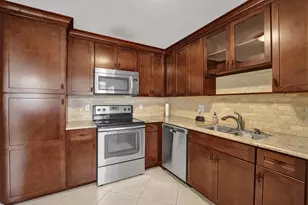 303 Lakeview Dr, Weston, FL 33326 - Photo 3