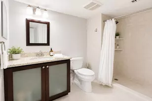 303 Lakeview Dr, Weston, FL 33326 - Photo 9