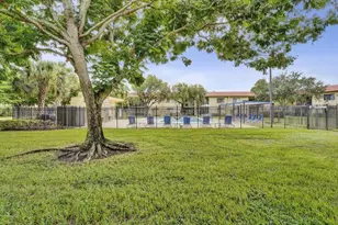 303 Lakeview Dr, Weston, FL 33326 - Photo 17
