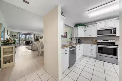 4735 Lucerne Lakes Boulevard E #402, Lake Worth, FL 33467 - Photo 5