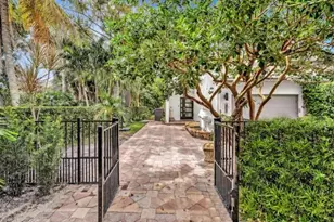 1970 Canterbury Cir, Wellington, FL 33414 - Photo 1
