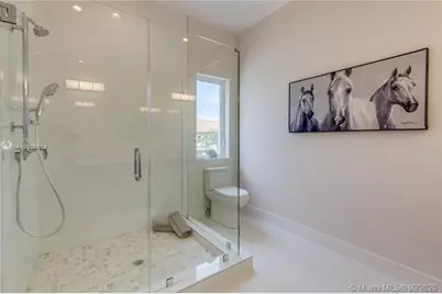 686 NE 43rd Street, Oakland Park, FL 33334 - Photo 13