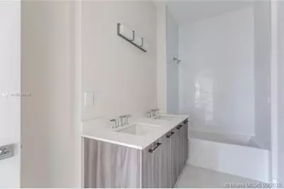 686 NE 43rd Street, Oakland Park, FL 33334 - Photo 17