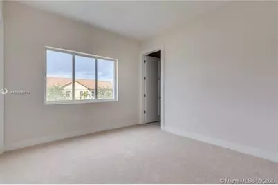 686 NE 43rd Street, Oakland Park, FL 33334 - Photo 15