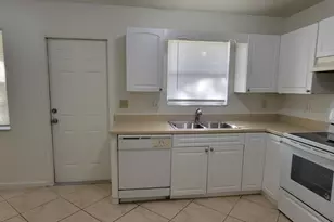 2018 S 10th St, Fort Pierce, FL 34950 - Photo 5