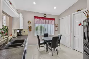 2260 Sapphire Cir, West Palm Beach, FL 33411 - Photo 17