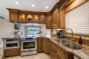 326 Northlake Dr, North Palm Beach, FL 33408 - Photo 9